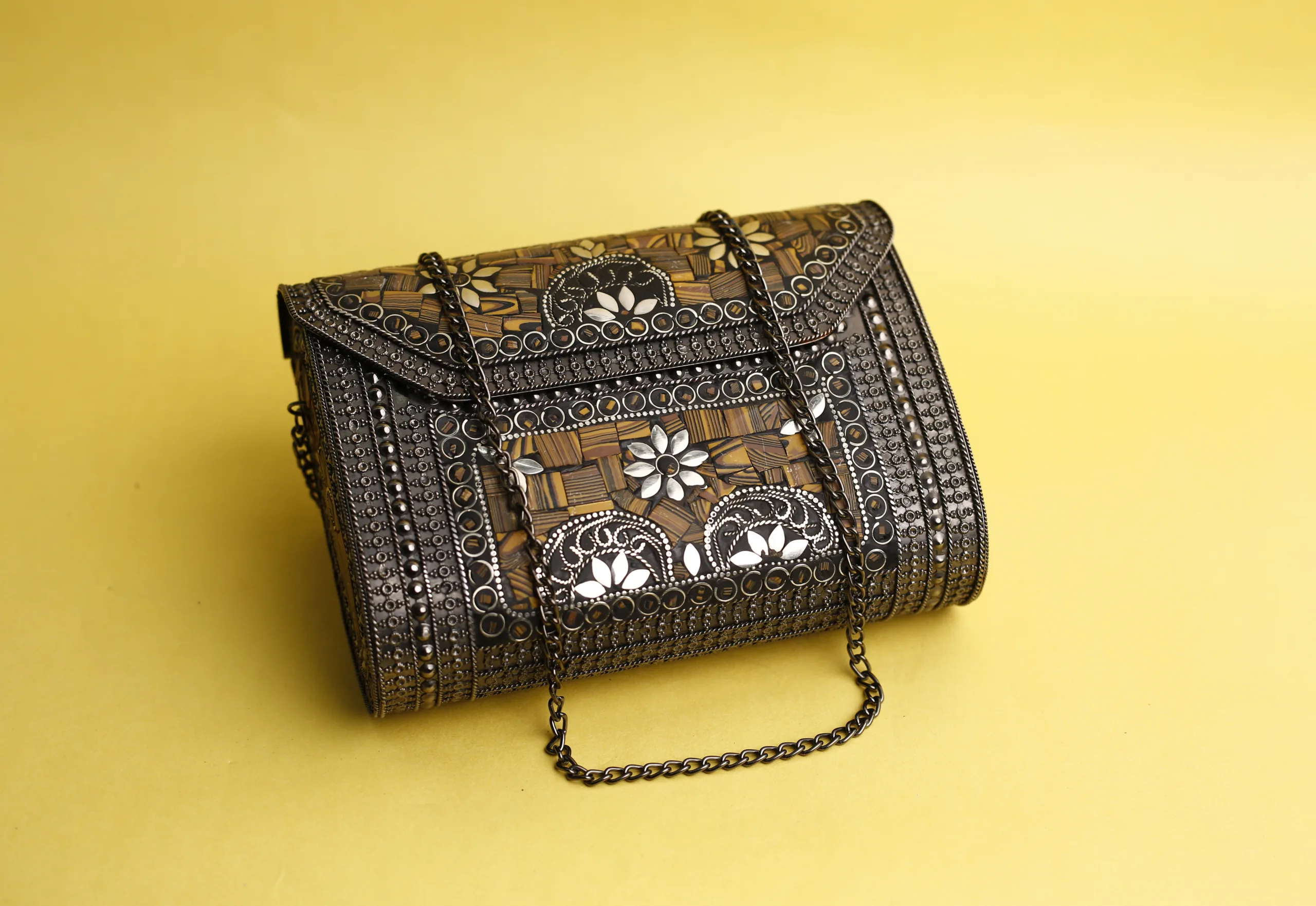 How to Handle Vintage Bags During Cleaning